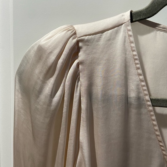 Banana Republic Petite Women’s Cream V-Neck Blouse - Picture 2 of 6